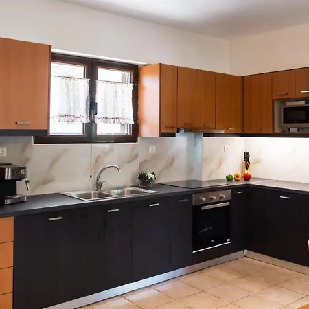 Irinis House Komilion