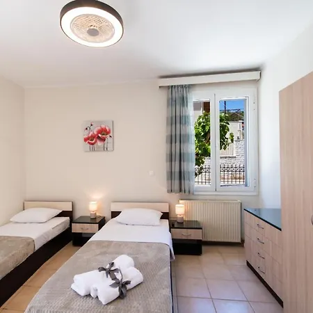 Irinis House Дом отдыха Komilion