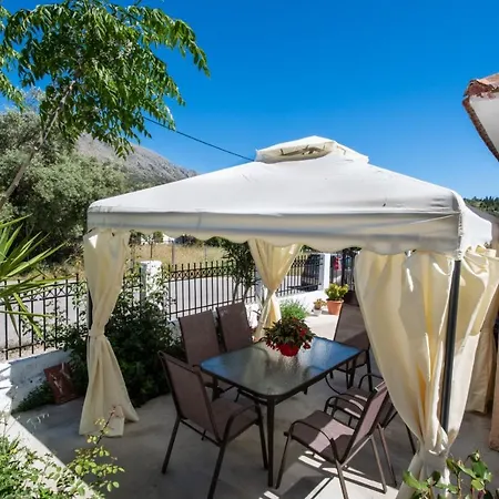 Irinis House Holiday home Komilion