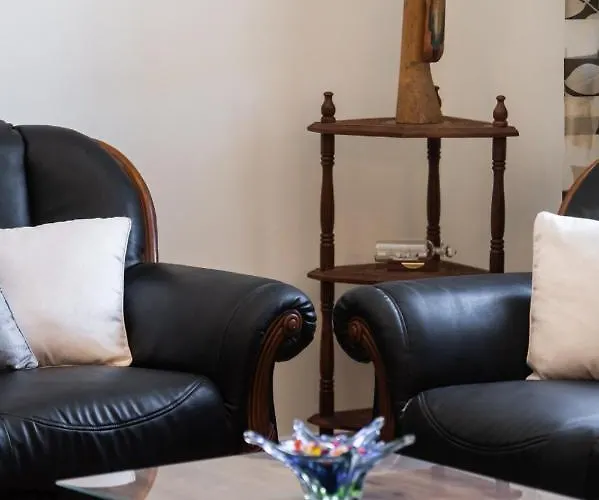 Irinis House Casa de Férias Komilion