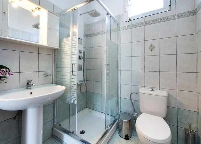 Irinis House * Komilion